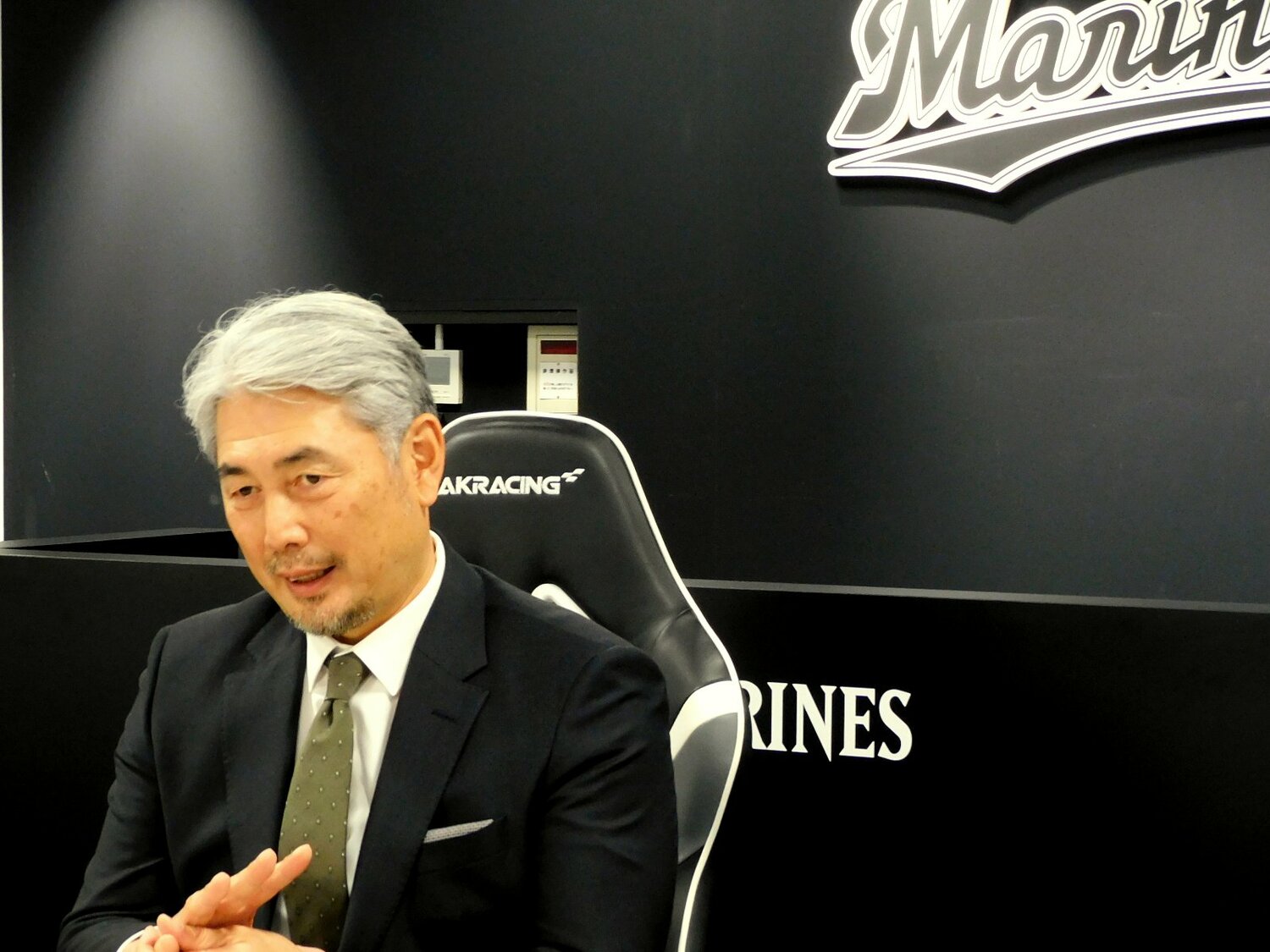 試行錯誤した昨シーズンを振り返る吉井監督　©︎NumberWeb