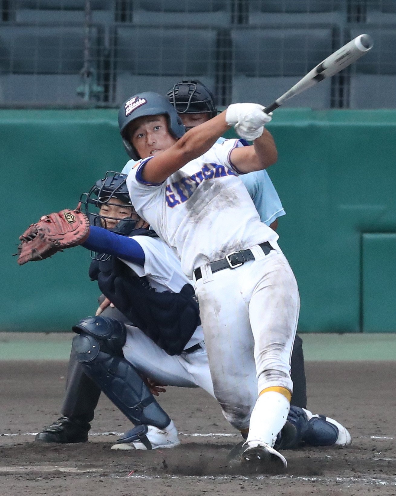 交流試合の明豊戦でホームランを放つ佐々木　©JIJI PRESS