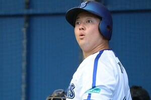 牧秀悟はブルペンで何を見てた？ 往年の“ドラ1名リリーフ”と大魔神・佐々木主浩は今の投手にどんなアドバイスを？〈DeNAキャンプ観察〉