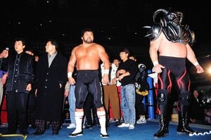 【悲劇】ゴミが飛び交い「やめろ」コールも…「たけしプロレス軍団」参戦に観客激怒　新日本、87年12月の悲劇