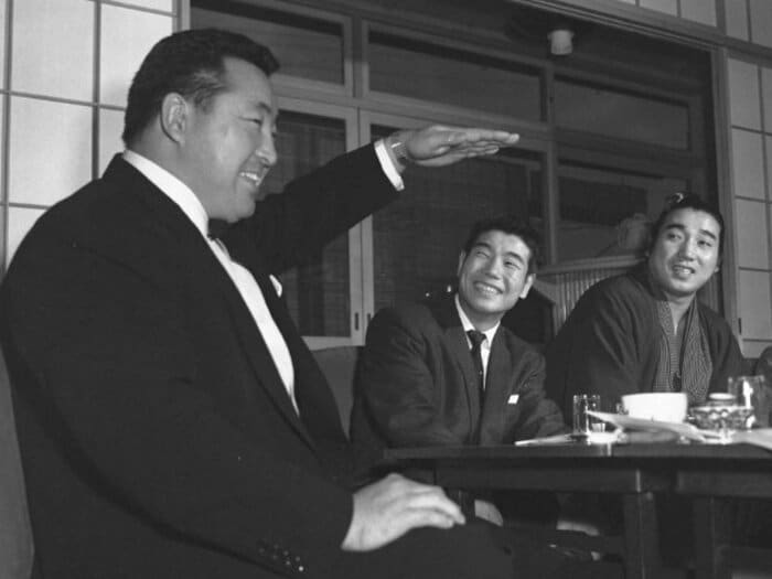 《メディア激震》「後悔…それはない」昭和の格闘技ヒーロー・矢尾板貞雄が、絶頂期の世界タイトルマッチ直前に突如引退表明した真相＜Number Web＞ photograph by NIKKAN SPORTS