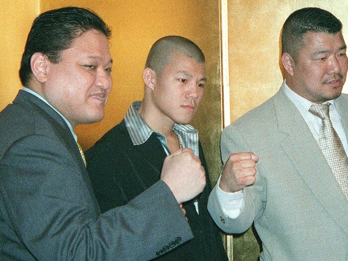 死んだ父が残した借金30億円完済も「酒に逃げた…」“このままじゃ確実に死ぬ”と診断された金平桂一郎を救った亀田興毅という宝物＜Number Web＞ photograph by JIJI PRESS