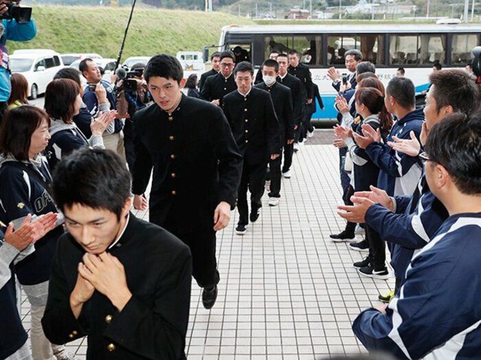窓越しの少年はいつもうつむいて。大船渡が佐々木朗希に見た夢。（上）＜Number Web＞ photograph by Shigeki Yamamoto