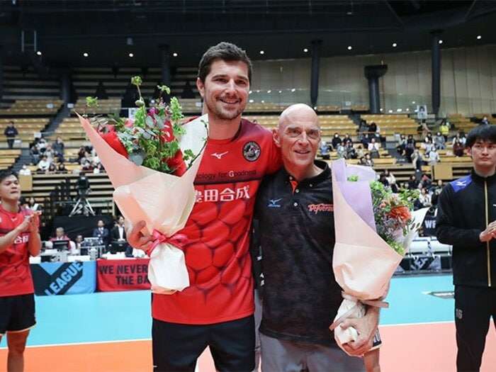 チームも選手も変えた名将。日本バレーにささげた6年間。＜Number Web＞ photograph by Japan Volleyball League Organization  
