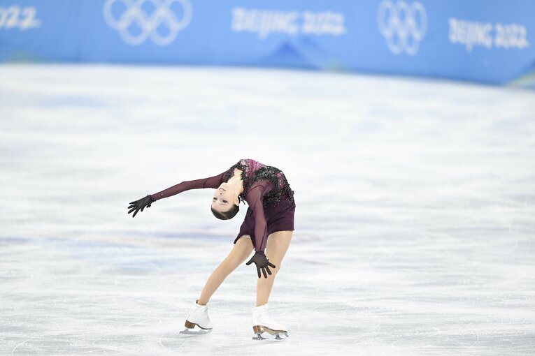 「泣いてる場合じゃない」新女王・坂本花織と中野コーチが守った“フィギュアの品格” 「20年前のスケート」発言のタラソワへ伝えたいこと(21)