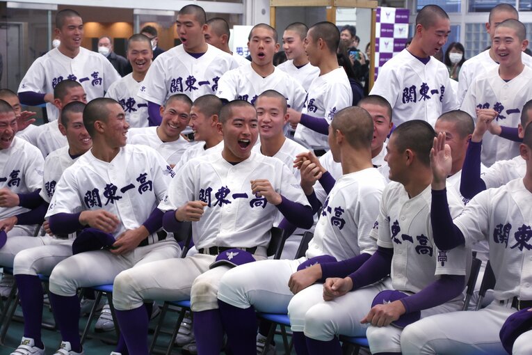 4.“ピッチャーの足元を抜く打撃”関東一「昨秋に大阪桐蔭を倒した」©JIJI PRESS