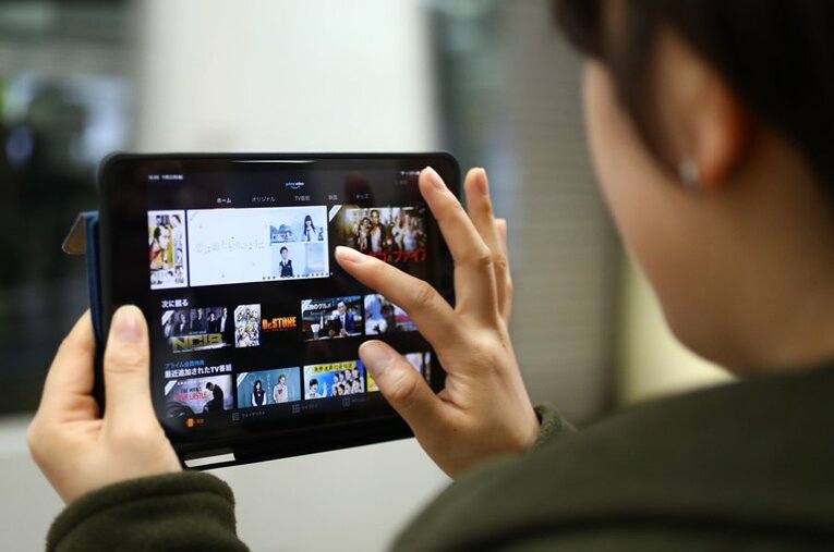 総世帯視聴率が下がっている昨今、なぜ箱根駅伝は右肩上がりの成長を見せているのか ／ photograph by JIJI PRESS