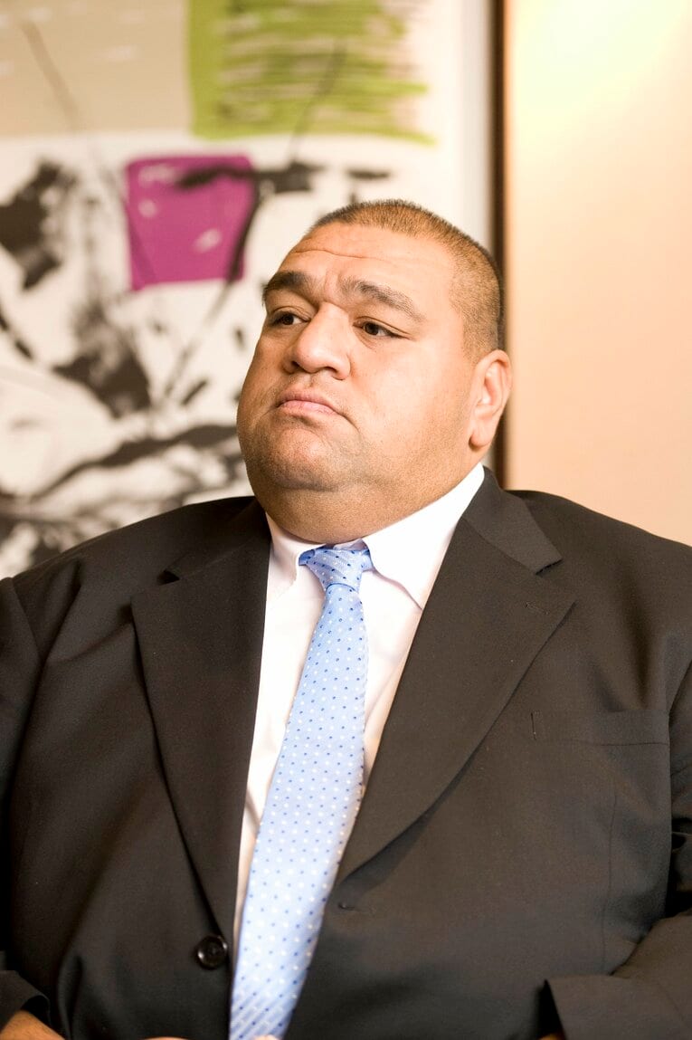 ディフェンスのアメフト選手としても活躍した元横綱・武蔵丸 ©︎BUNGEHI SHUNJU