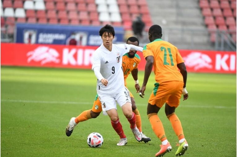 連係不足は“想定内” 19歳久保建英が森保Jで見せた「身体能力差を埋める」クレバーな技術(50) ／ photograph by JFA