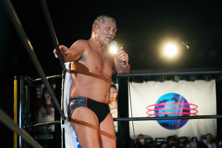 新宿FACEの思い出を語る鈴木みのる　©Essei Hara