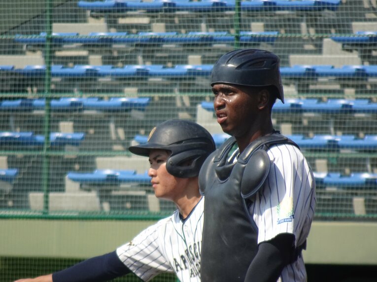 エミールと一緒にドミニカからやってきた捕手のユニオール エルイン・ヌニエス・ジャケス　©Yuji Yanagawa