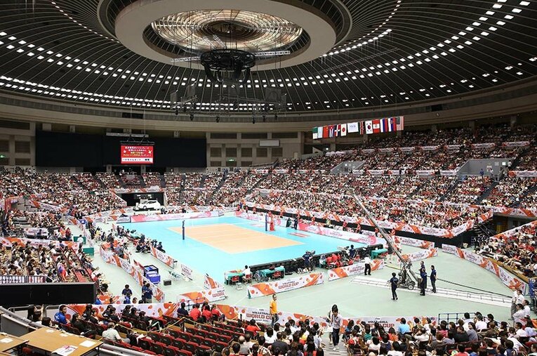 11月1日に解散の日を迎えるV6。この「V」には“バレーボール”の意味が込められているという ／ photograph by Getty Images