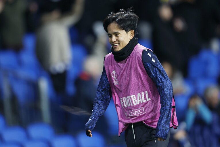 久保建英が「ベンチで同僚を爆笑させてる」“最高の1枚”を撮影後…過密日程に「ちょっとツラいかな」本人が語った“意外な理由”を思い出す(7)