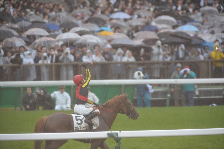 第78回（2011年）日本ダービーを制したオルフェーヴルと池添謙一	©︎Naoya Sanuki