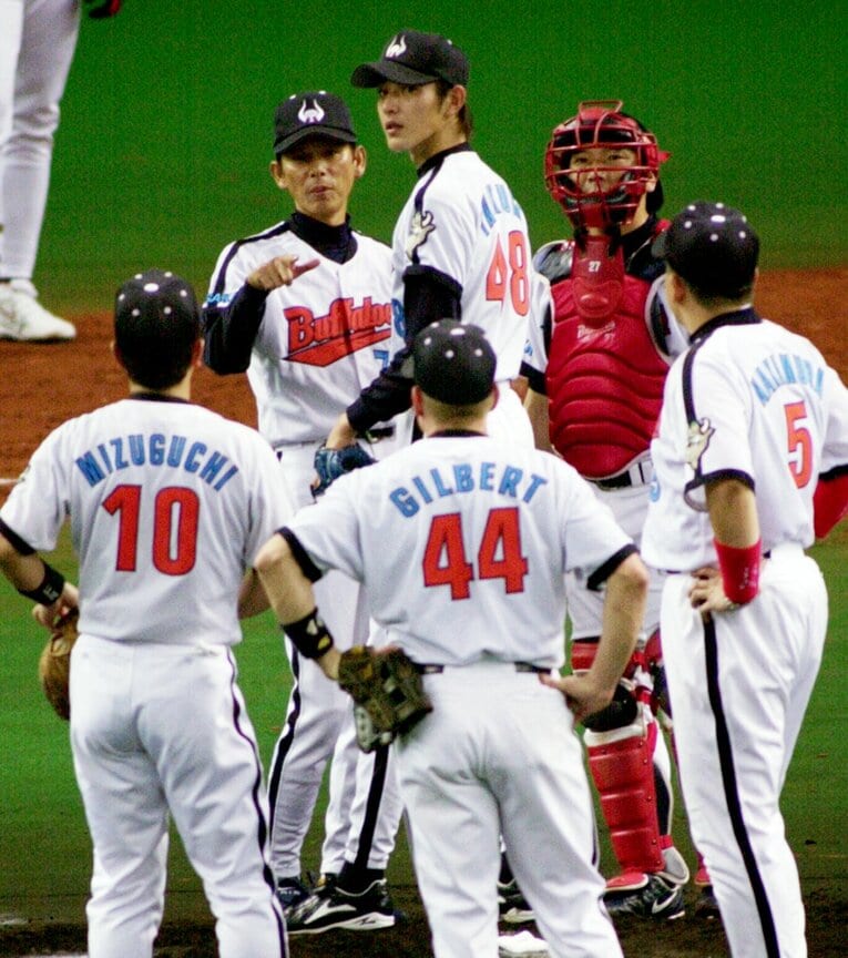 近鉄の投手コーチだった小林繁さん（後方左）の言葉は今も忘れられない　©JIJI PRESS