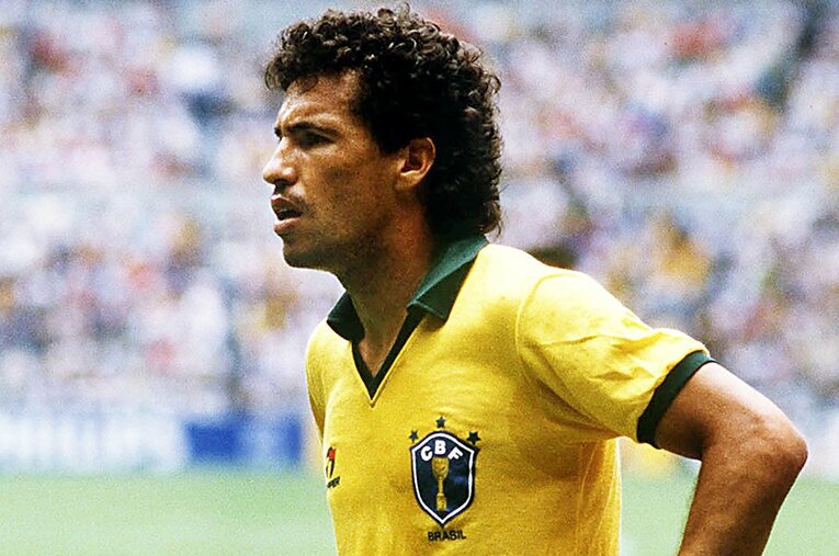 ブラジル代表時代のカレッカ。63歳となった今も均整の取れたダンディーさだった ／ photograph by Colorsport/AFLO