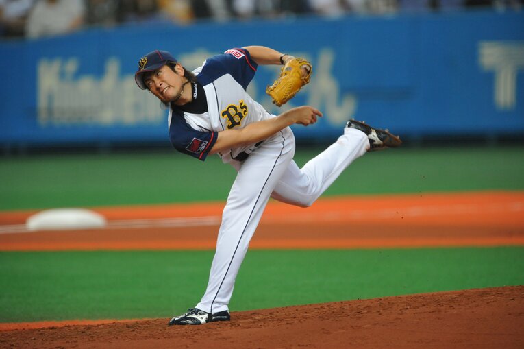 2008年、15勝を挙げ新人王となったオリックスの小松聖。お立ち台でのパフォーマンスは「キターッ！」だった　©Hideki Sugiyama