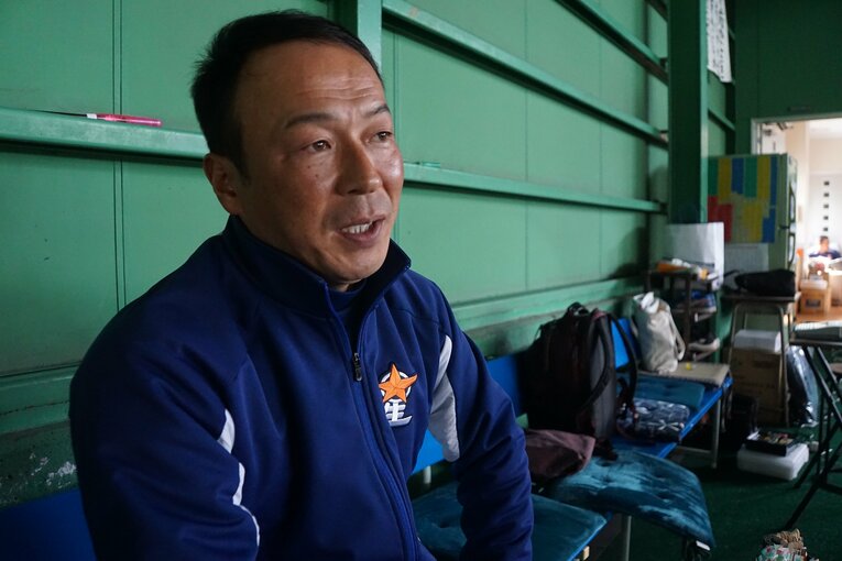 インタビューに応えてくれた星稜・山下智将監督、42歳 ©Kei Nakamura