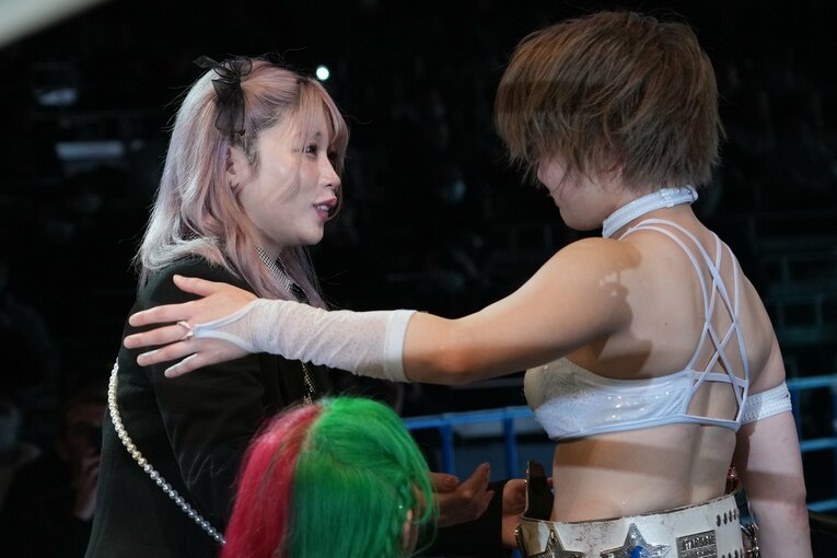 安納サオリvsMIRAI　©Essei Hara