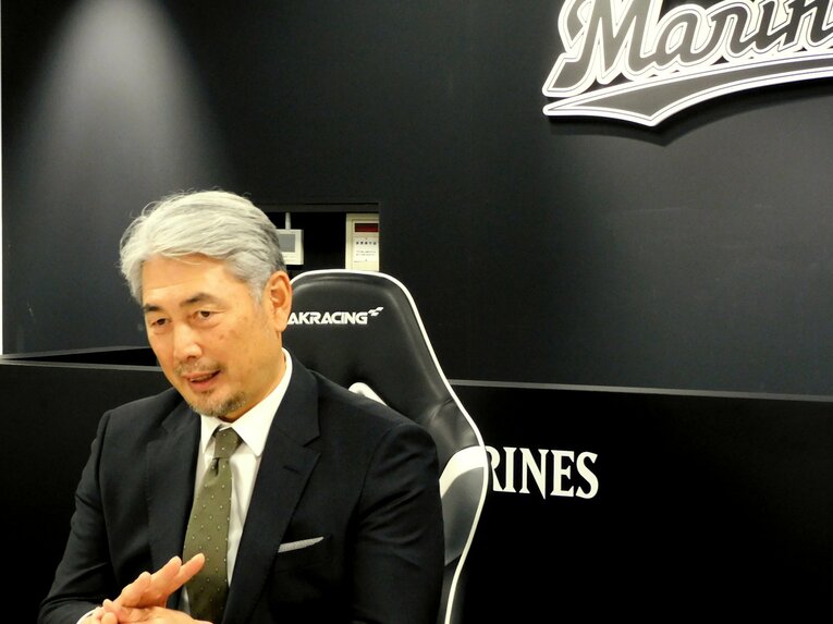 試行錯誤した昨シーズンを振り返る吉井監督　©︎NumberWeb