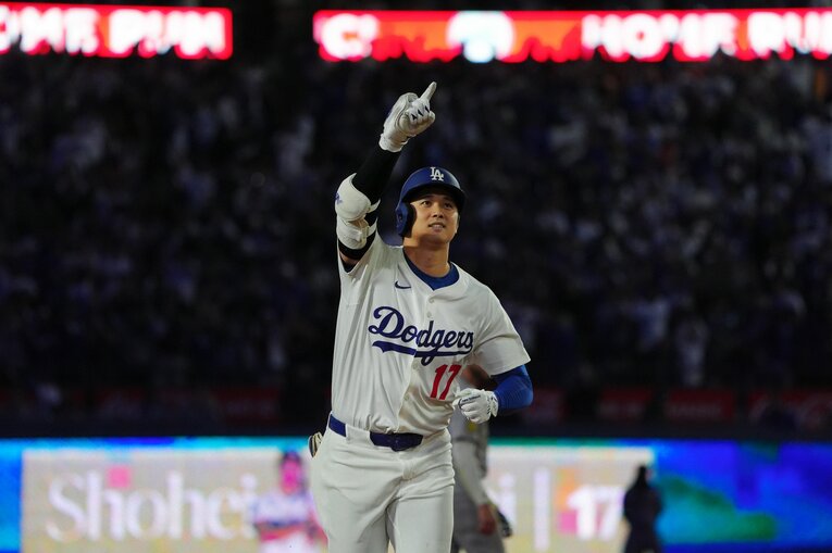 アスレチックス戦の3回、14号本塁打を放った大谷　©︎Shizuka Minami