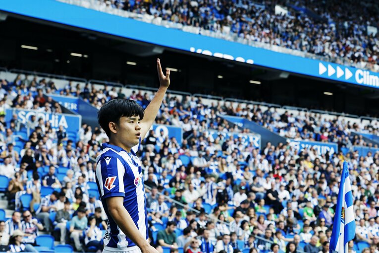 「至る所に14番ユニの子供」久保建英が“バスクで愛される日常”を激写「甥っ子がタケクボって応援してるんだ」醸造所レストランオーナーのこぼれ話(10)