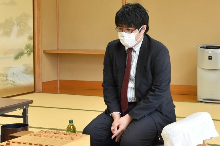 糸谷哲郎八段（2021年） ©日本将棋連盟