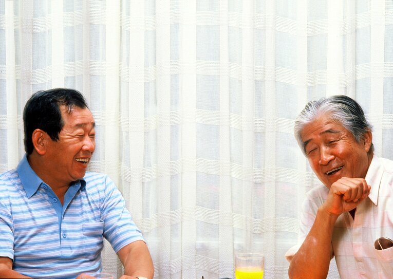 西本幸雄氏と　©Sports Graphic Number