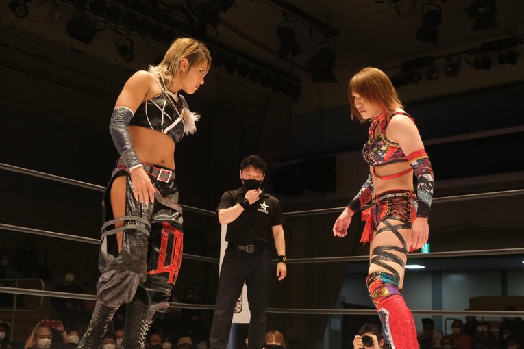 朱里とジュリア、“赤いベルト”戦を前にタッグ解散…スターダムを大きく変える「容赦なし」の対決とドンナ・デル・モンド結成秘話(37)