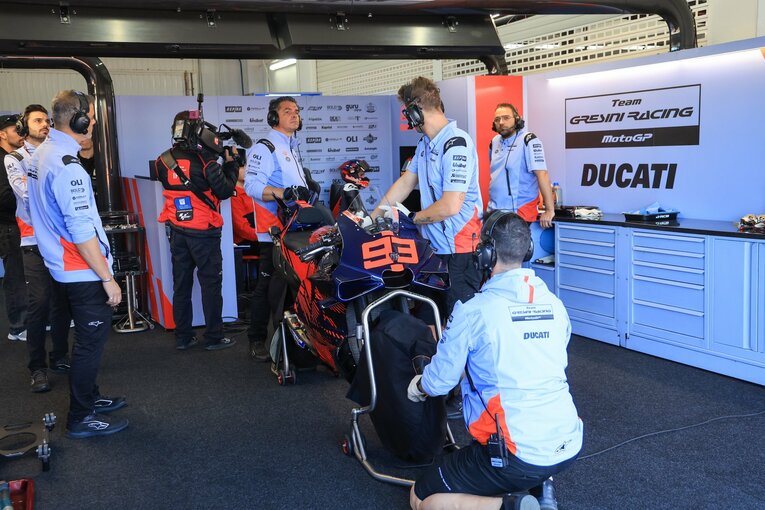 グレッシーニのピットの様子　©Satoshi Endo