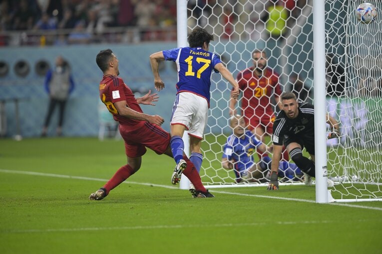 田中碧が身体全体を使って押し込む（奇跡のゴールシーン　17／57）©Koki Nagahama/JMPA