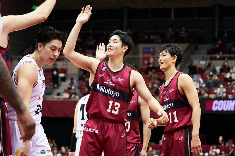 移籍組として期待がかかる前田（左）と、成長の期待も大きい若手の増田（右）。ともに日本代表を狙える逸材だ ／ photograph by B.LEAGUE