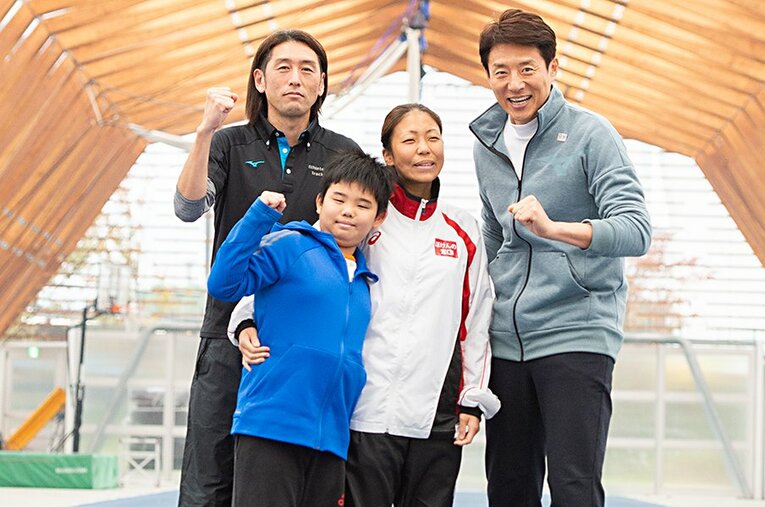 元オリンピアンの大森盛一コーチと共に、息子の諭樹くんを交えて取材に臨んでくれたパラ陸上日本代表選手の高田千明。 ／ photograph by Nanae Suzuki