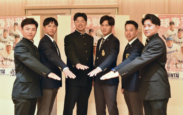 春季六大学リーグの会見に臨む本間（左）　©JIJI PRESS