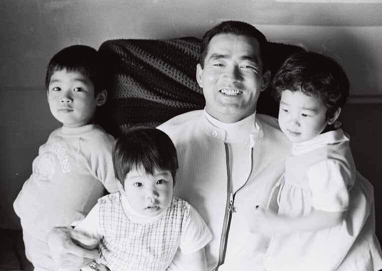長嶋茂雄と子どもたち　　©BUNGEISHUNJU