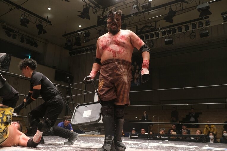 蛍光灯で殴り合い、大流血して…メキシコ人デスマッチファイター「もっと日本にいたい」ビオレント・ジャックの切実な思い「外国人がって…でも、ここがオレの家」(46)