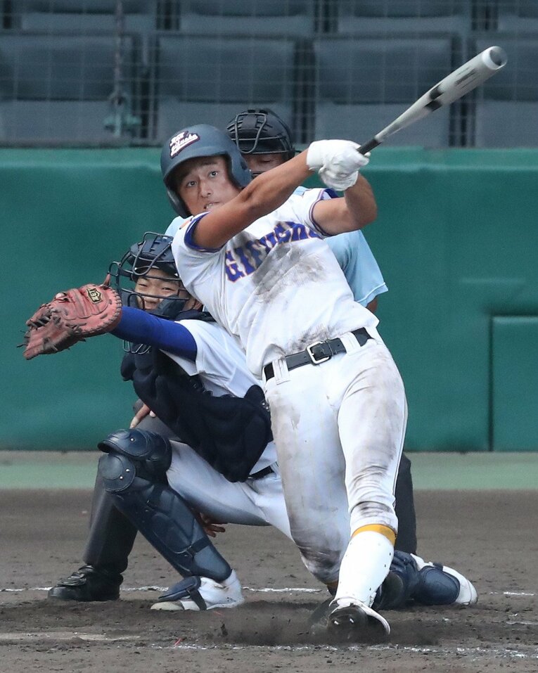 交流試合の明豊戦でホームランを放つ佐々木　©JIJI PRESS