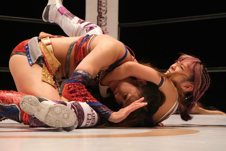 〈スターダム〉“永遠のライバル”キッドとAZMがついに激突…王座戦3wayマッチを前にAZM「同じリングにいるだけで楽しい」(42)