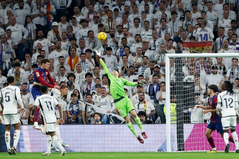 チャビ続投決定バルサ「238億円の16歳」ヤマルもスゴいが「チャンピオン！」異常すぎるマドリーの勝負強さ…クラシコをカメラマンは観た(9)