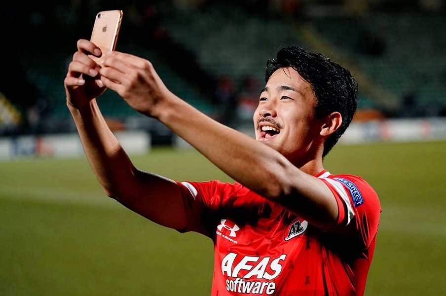 菅原由勢は早くもAZの人気者。三枚目の弟キャラで心を鷲掴み。<Number Web> photograph by Getty Images