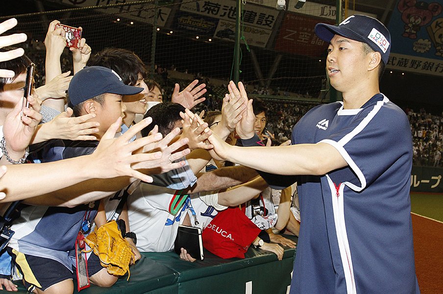 西武・十亀剣プロ8年目で50勝到達。“力まない投法”で生まれた安定感。<Number Web> photograph by Kyodo News
