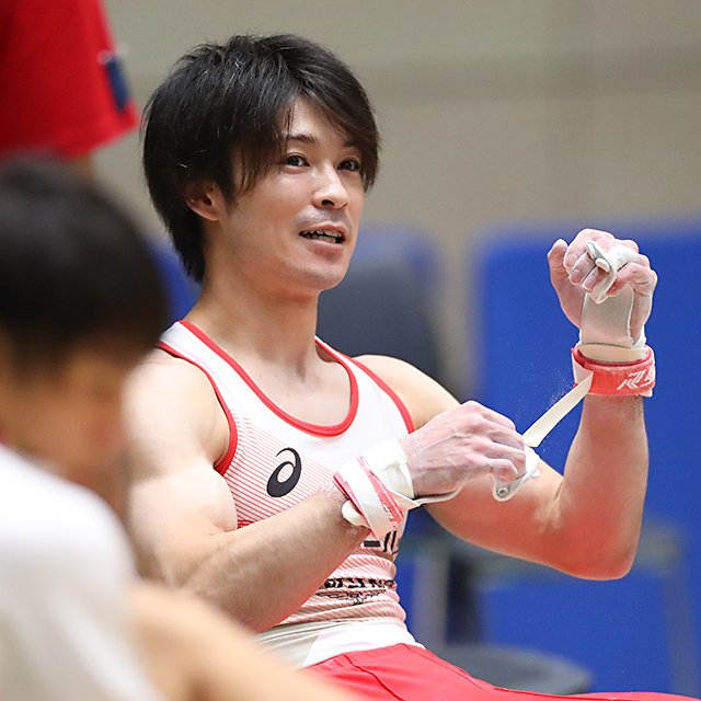 内村航平「やっぱ、むずいな」 離れ技でミスも“1分間の鉄棒決戦”で五輪へ新たな一歩