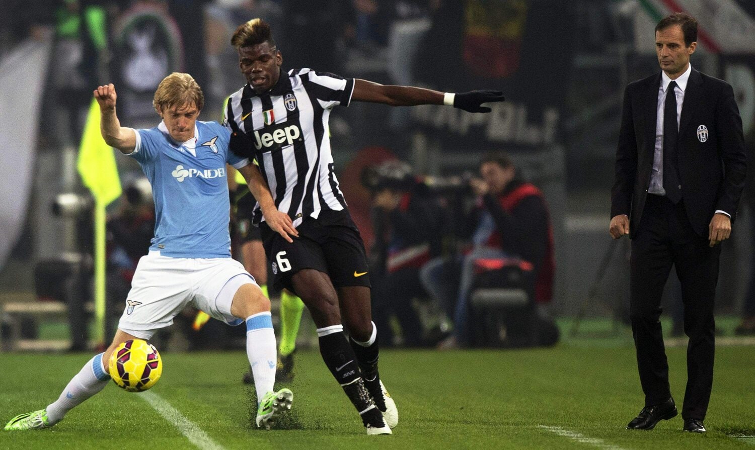 2014-15シーズンのポグバとアッレグリ監督　©EPA/JIJI PRESS