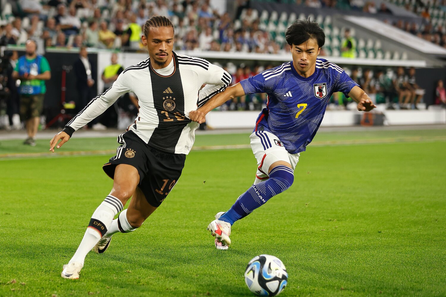 三笘はチーム全体の円滑さに手ごたえを感じていた　©Mutsu Kawamori