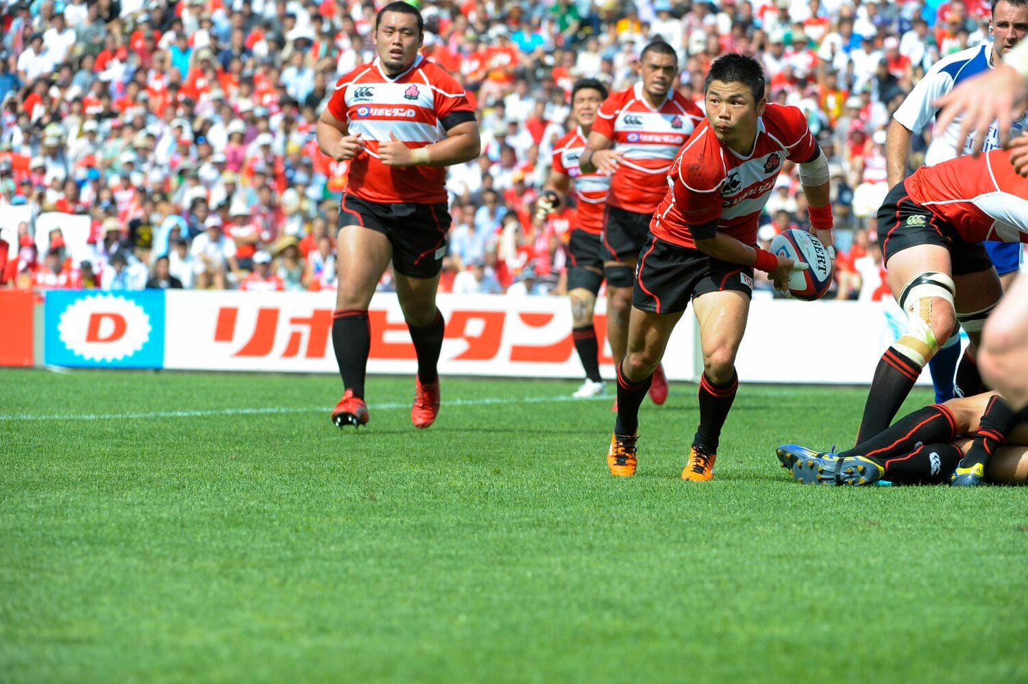 強豪・ウェールズを相手に歴史的な勝利を挙げた2013年の試合での田中　©︎BUNGEISHUNJU