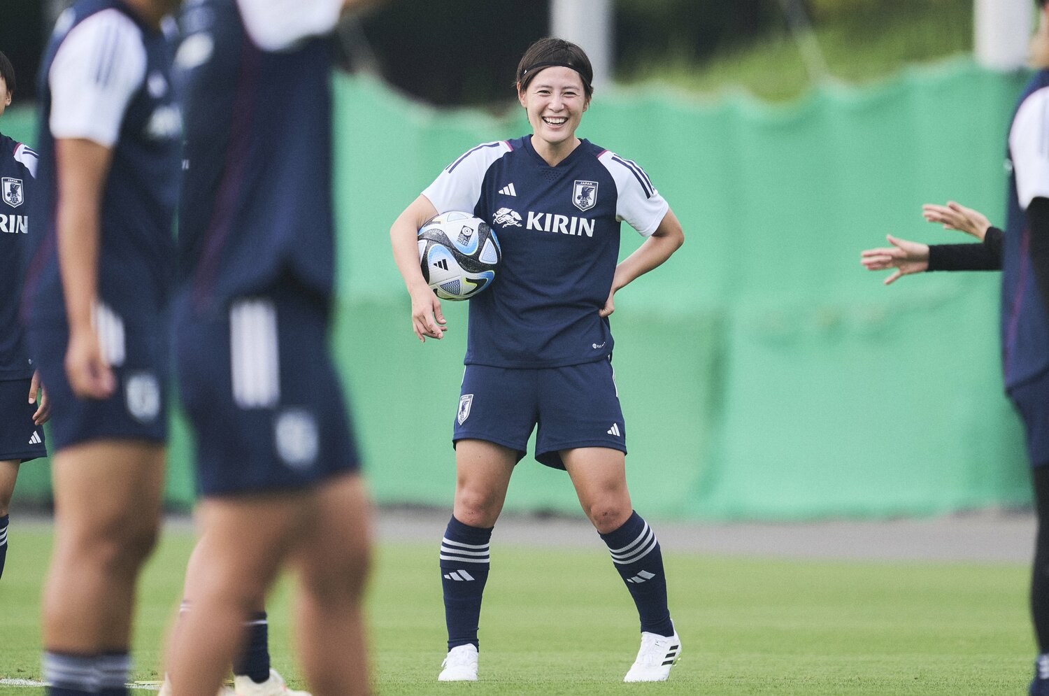 負傷に苦しんだシーズンも多かった猶本だが、身体のケアを改善したことでプレーがさらに向上した　©︎Yuki Suenaga