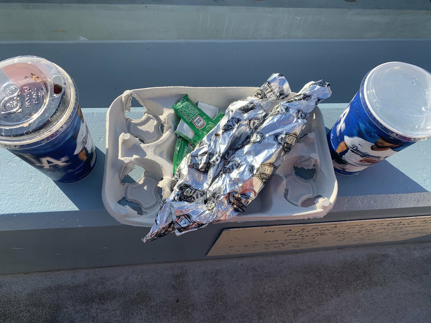 ホットドッグは小さくてあっさり食べられる（写真=筆者提供）