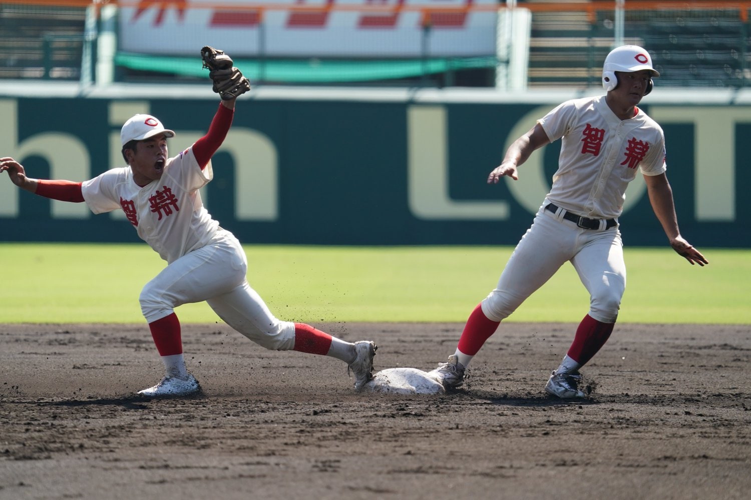 甲子園での溌剌としたプレーが印象的だった大仲(左)©︎Hideki Sugiyama