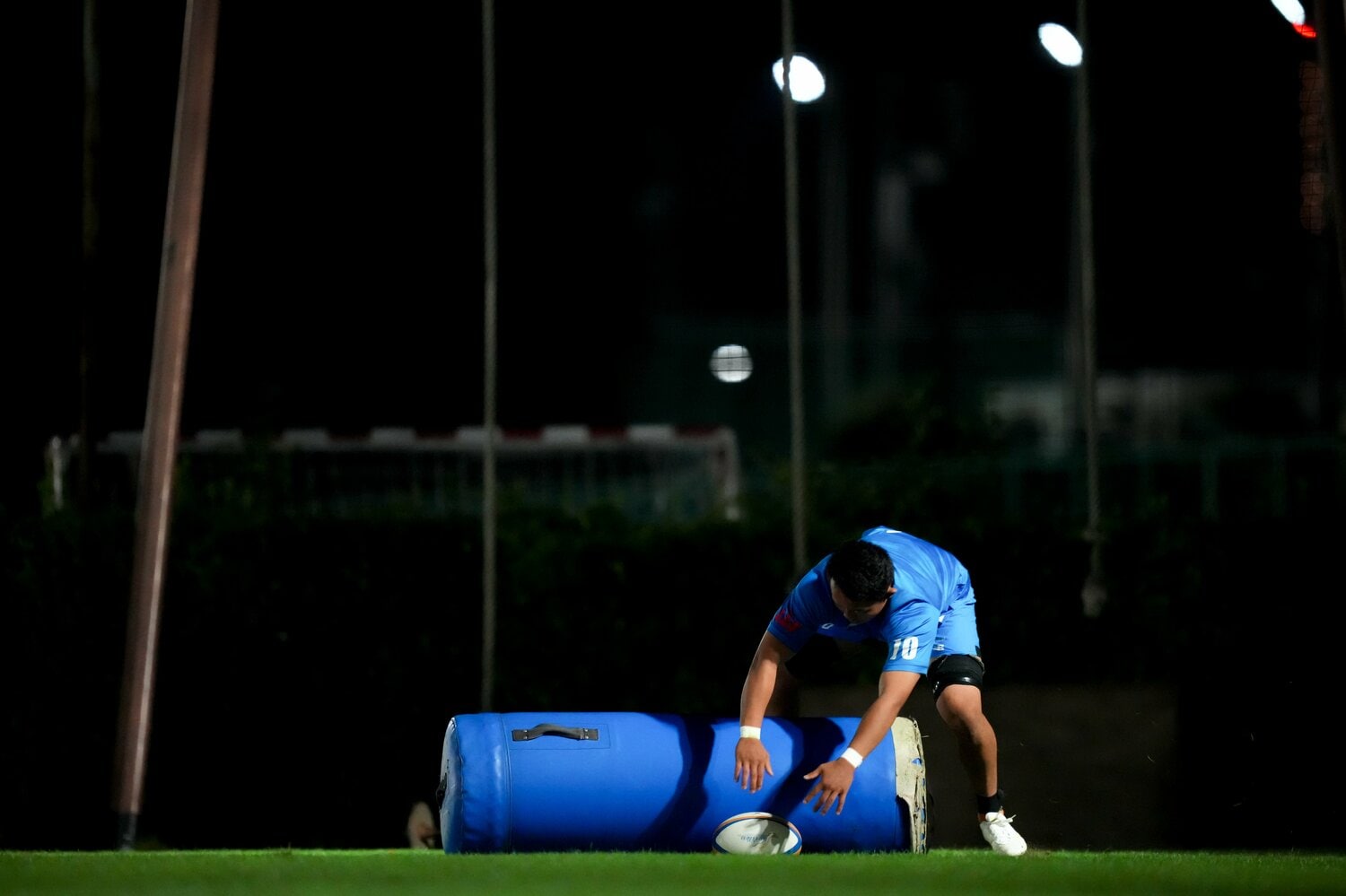 全体練習後も黙々と練習する松岡 ©Akito Iwamoto