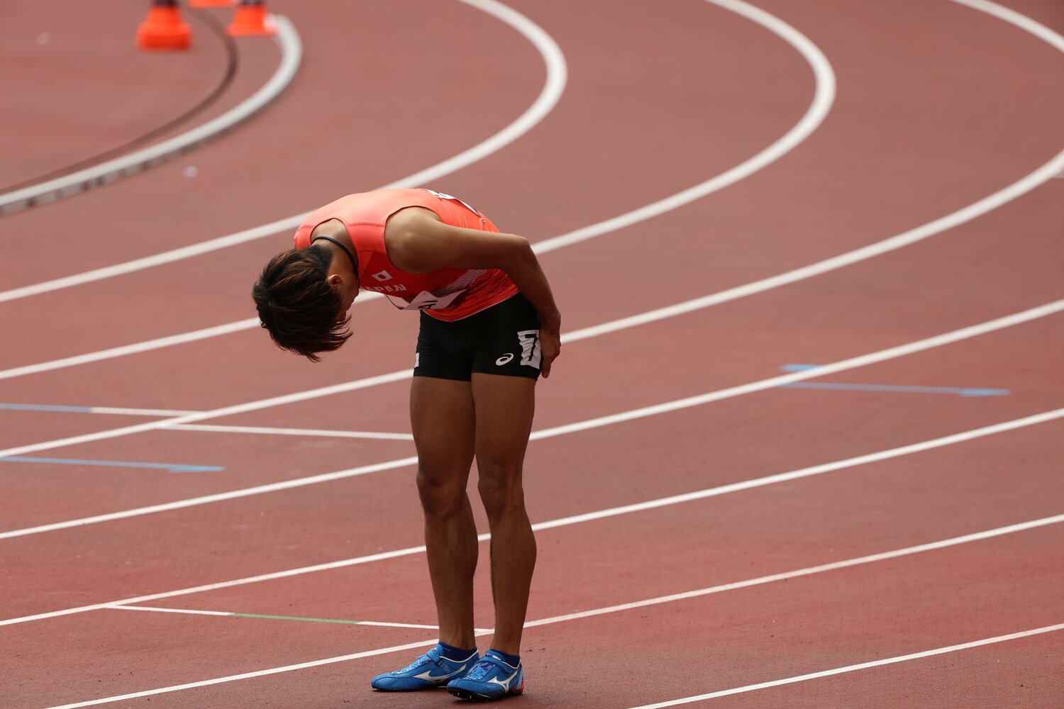 走り終えた後に少し苦い表情を見せながら、一礼をした金井　©Shinya Mano／JMPA